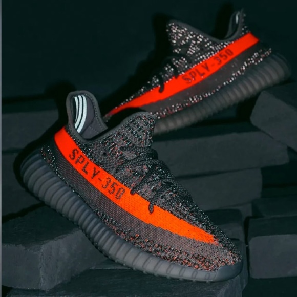 NWT YEEZY BOOST 350 V2 REFLECTIVE display picture 1